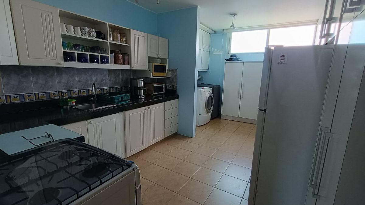 Vendo Hermoso Departamento a Tan Solo 3 Calles del Malecon de Chipipe Salinas — imagen 3