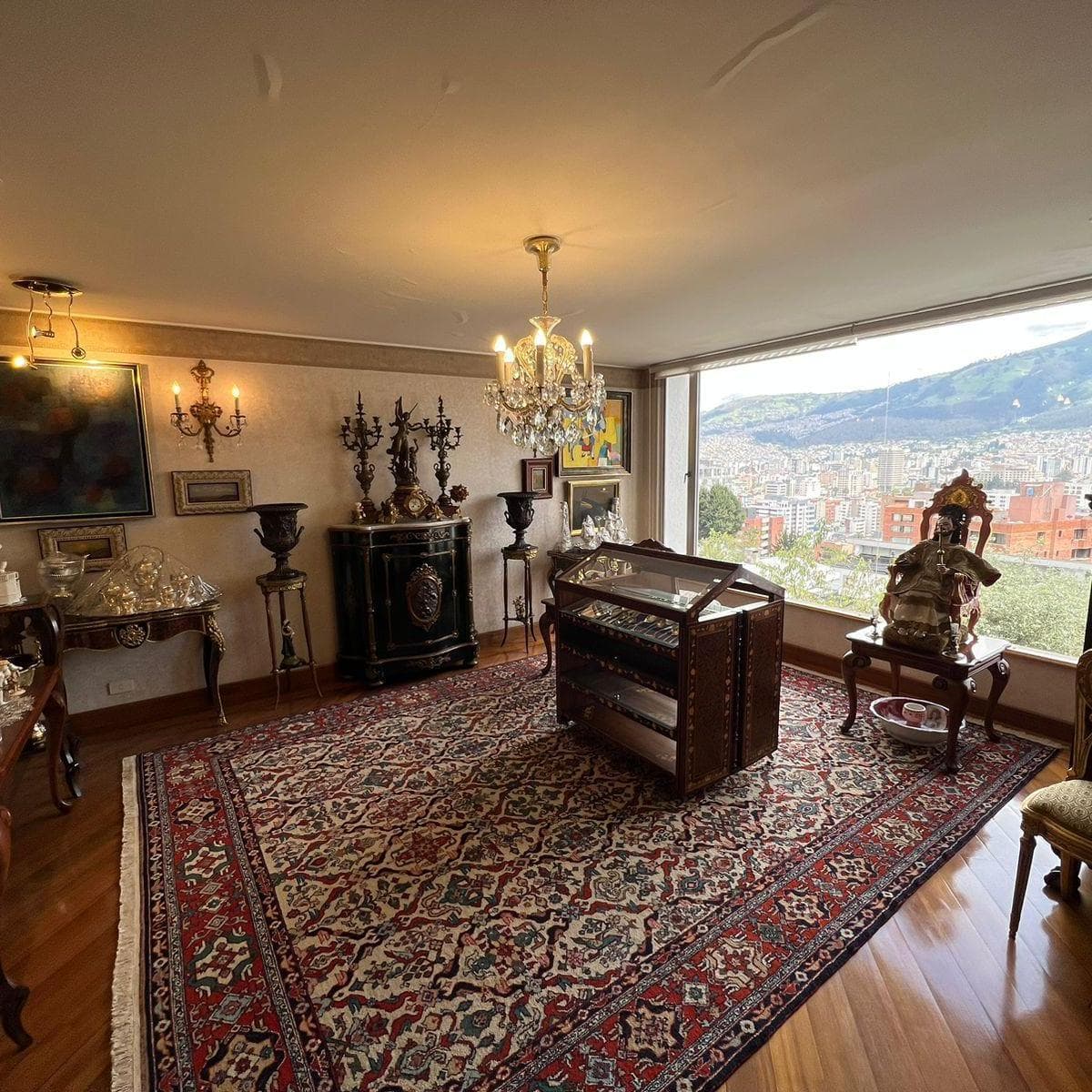 Venta Depto. 3 Dorm. Gonzalez Suarez 335 m² — imagen 1