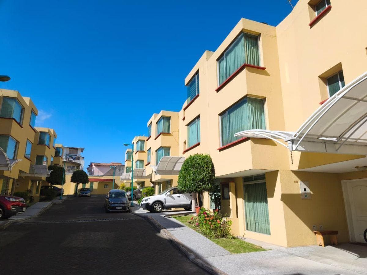 ¡Oportunidad Única! Casa Esquinera en Santa Lucía casa Remodelada en Venta — imagen 1