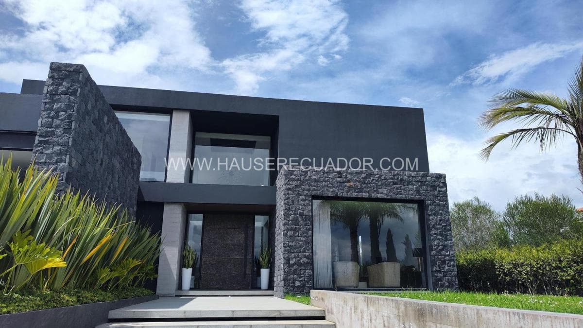 La Casa de Tus Sueños Esta en Venta, Lujo Total, Diseño Exclusivo y La Mejor Vista de Puembo Aquí! — imagen 9