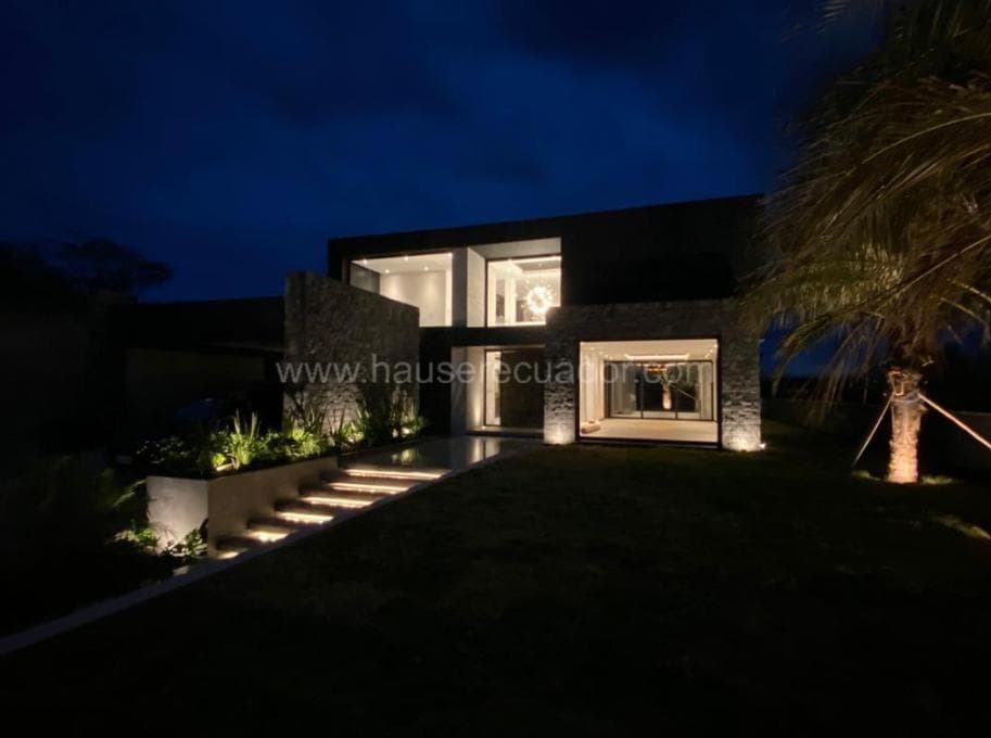 La Casa de Tus Sueños Esta en Venta, Lujo Total, Diseño Exclusivo y La Mejor Vista de Puembo Aquí! — imagen 8