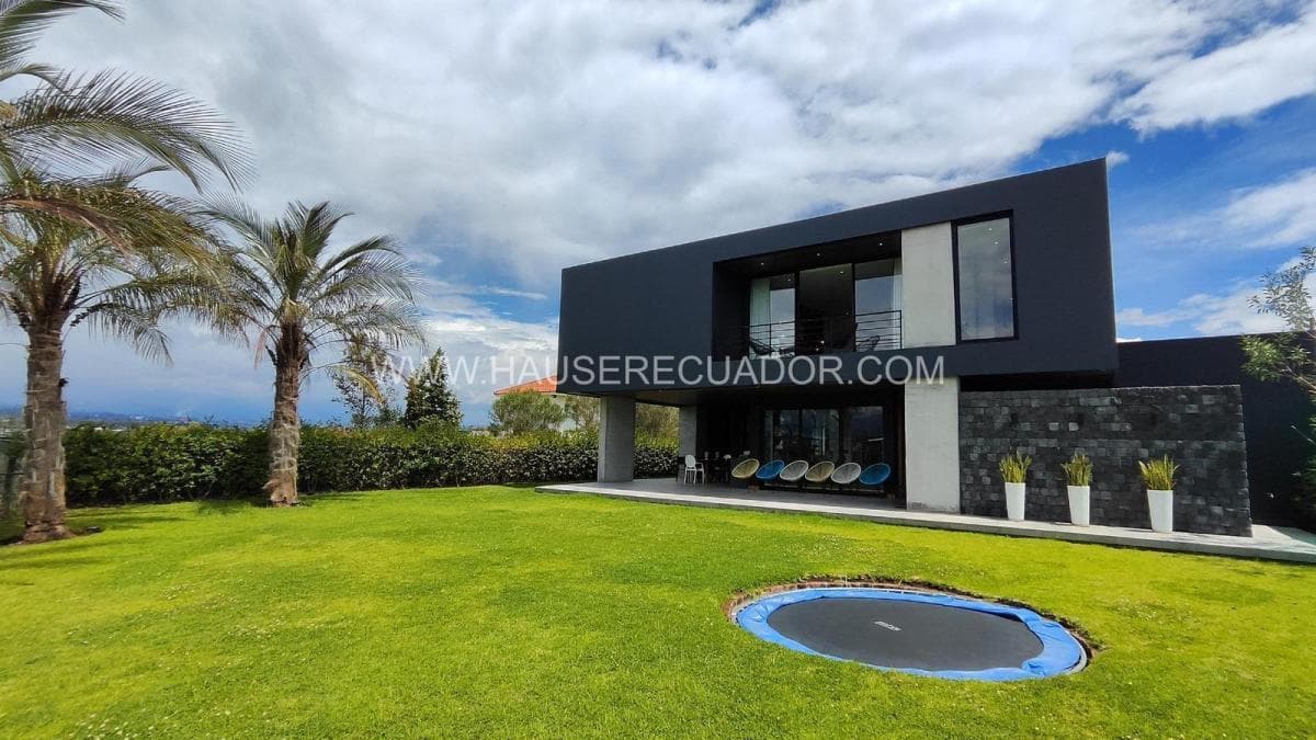 La Casa de Tus Sueños Esta en Venta, Lujo Total, Diseño Exclusivo y La Mejor Vista de Puembo Aquí! — imagen 7