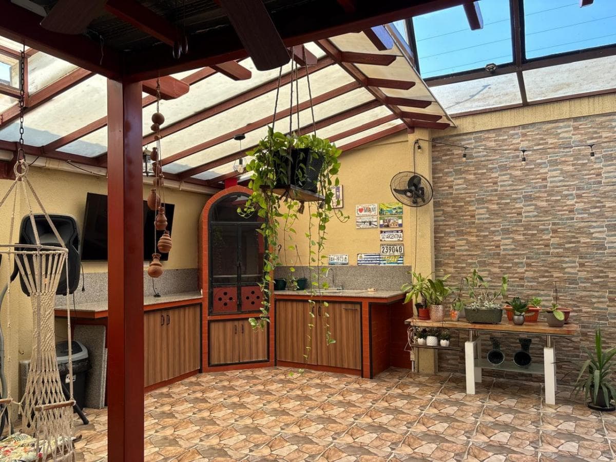 Venta Casa con Piscina de 4 Habitaciones en Excelente Estado en Ciudad Celeste, Guayas — imagen 9