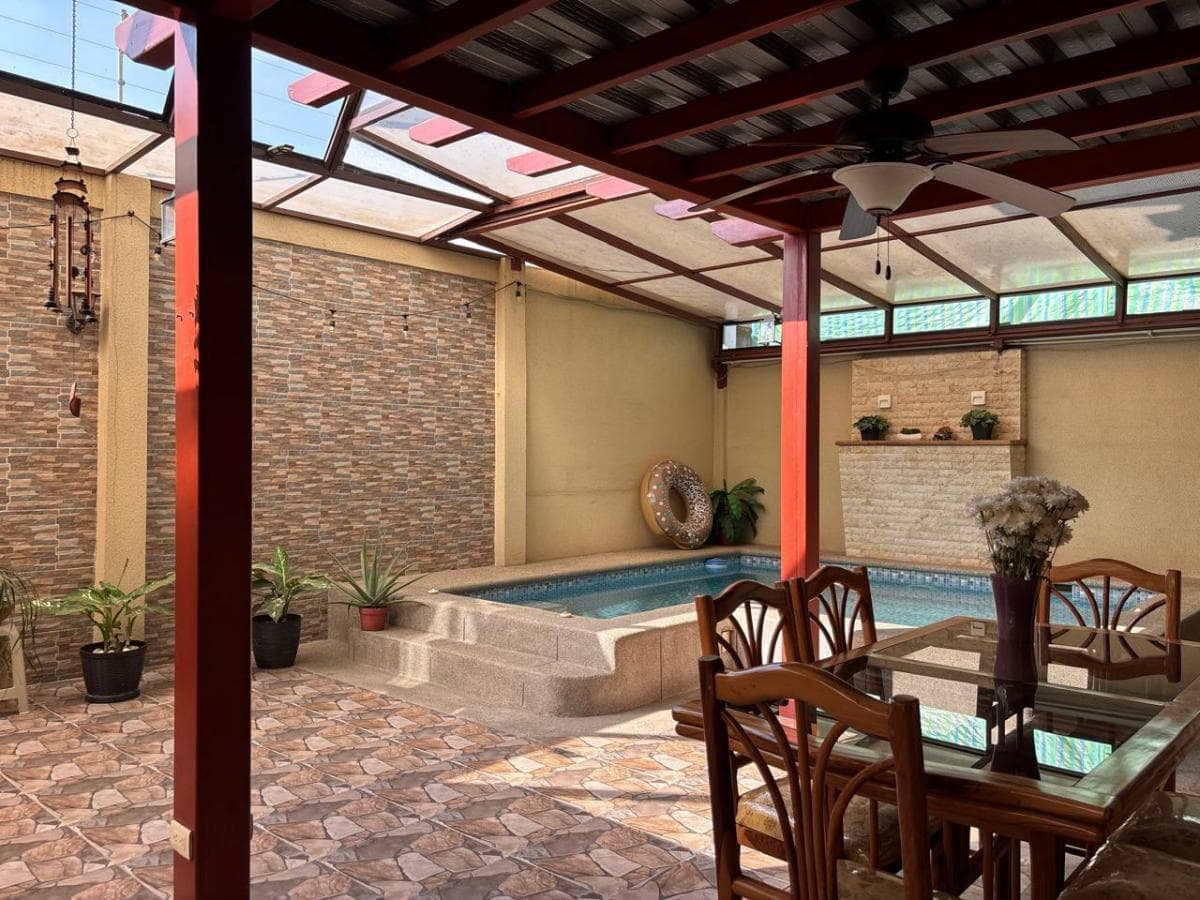 Venta Casa con Piscina de 4 Habitaciones en Excelente Estado en Ciudad Celeste, Guayas — imagen 8