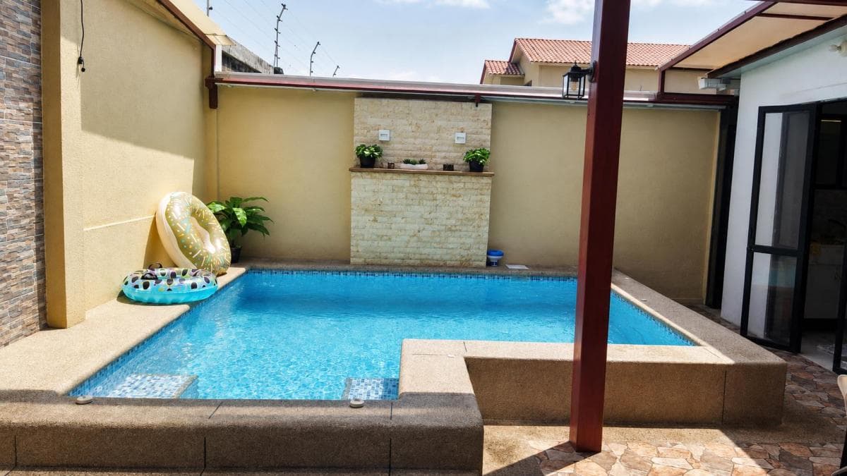 Venta Casa con Piscina de 4 Habitaciones en Excelente Estado en Ciudad Celeste, Guayas — imagen 7