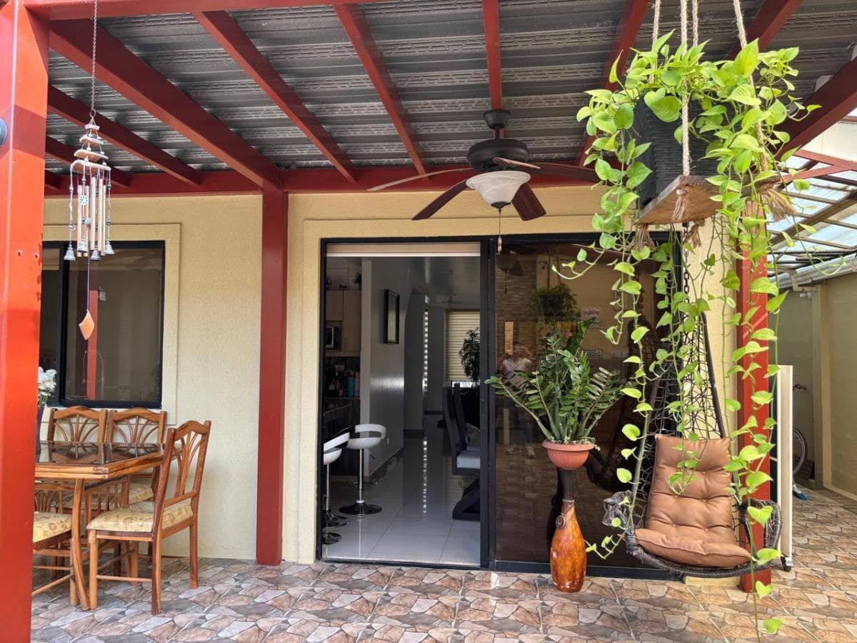 Venta Casa con Piscina de 4 Habitaciones en Excelente Estado en Ciudad Celeste, Guayas — imagen 6