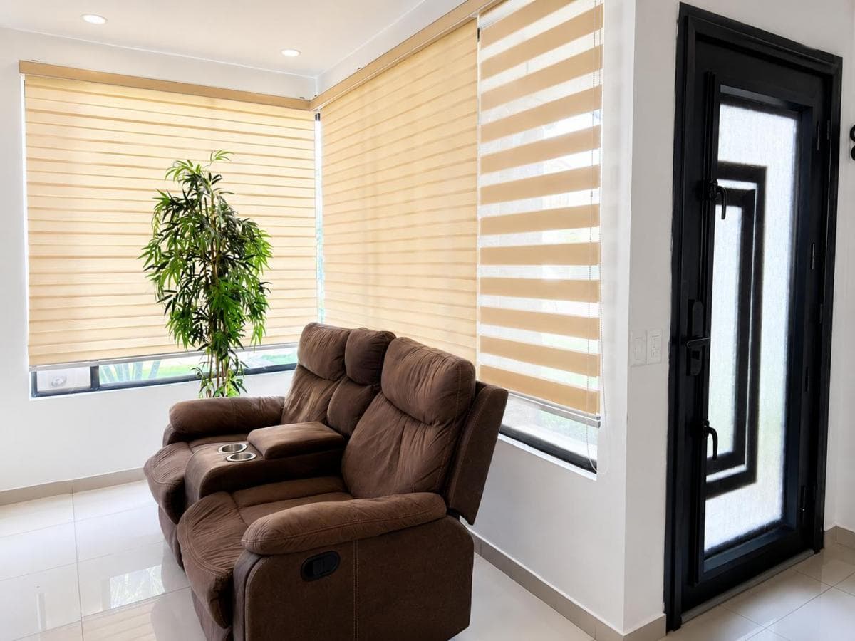 Venta Casa con Piscina de 4 Habitaciones en Excelente Estado en Ciudad Celeste, Guayas — imagen 3
