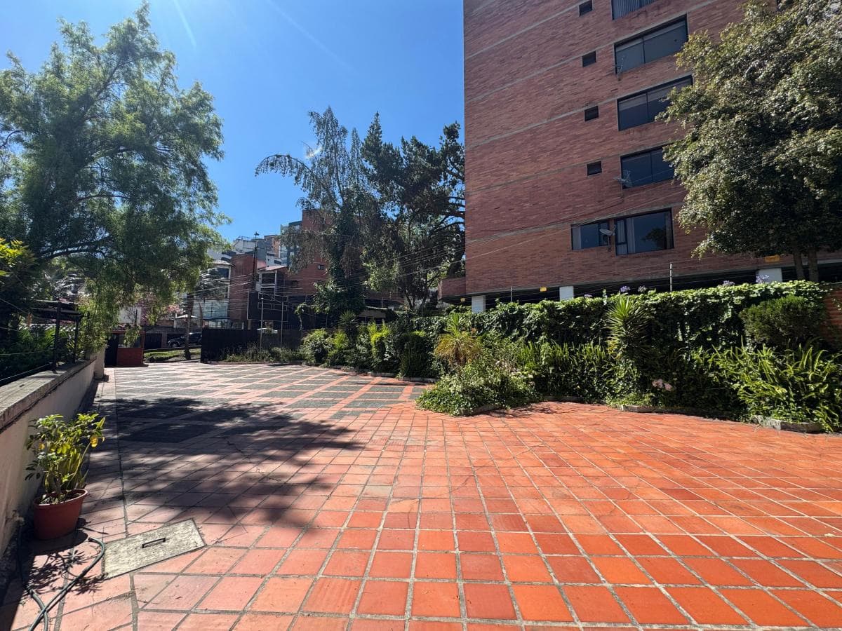 Gran Terreno en Venta en Sector de La Whymper, Oportunidad Ideal Para Constructores E Inversionistas — imagen 9