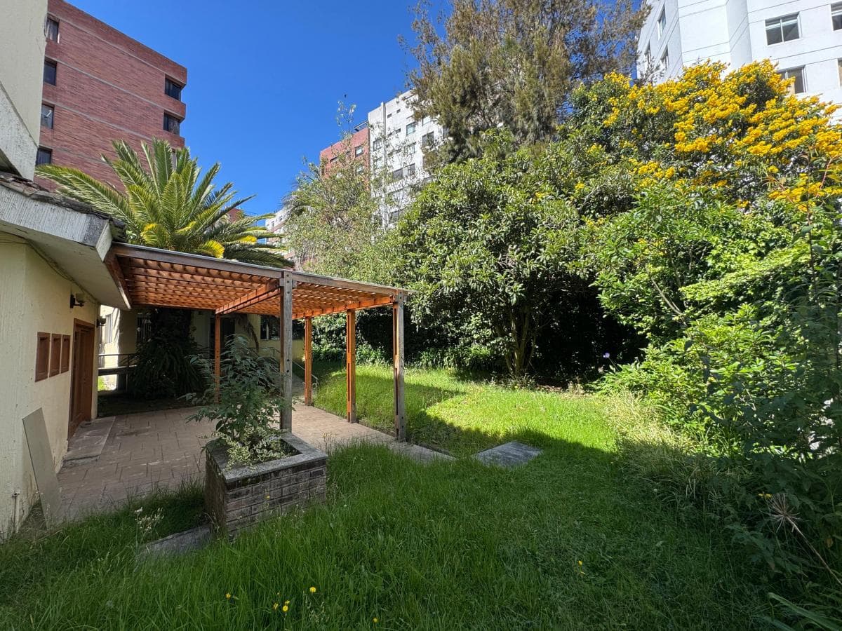 Gran Terreno en Venta en Sector de La Whymper, Oportunidad Ideal Para Constructores E Inversionistas — imagen 2