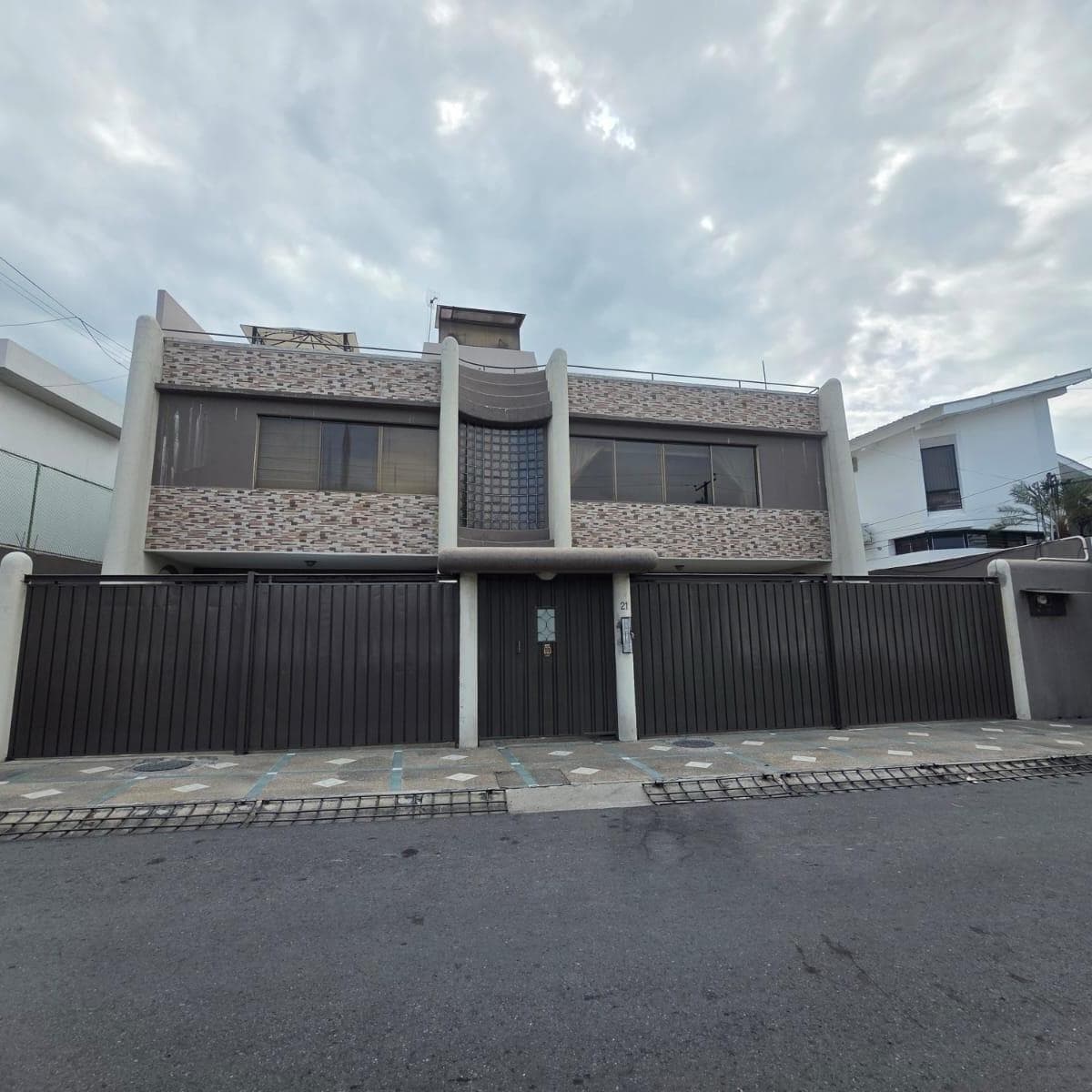 Departamento en Venta 1er Piso, Urbanizacion Puerto Azul, Johr, Guayas — imagen 1