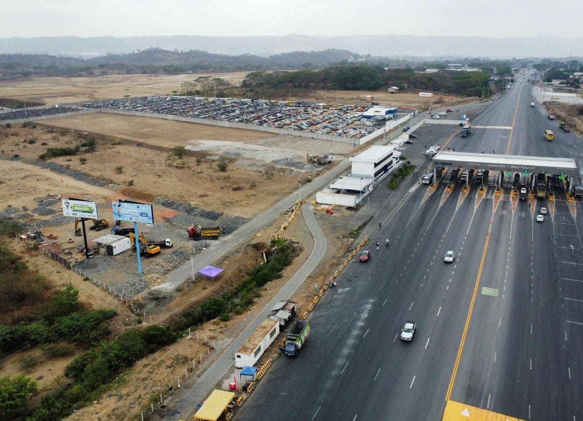 Terreno en Vía a La Costa Al Pie del Carretero, Peaje, Reténcion de Vehícular y Parque Lago Chongon, Guayas — imagen 3