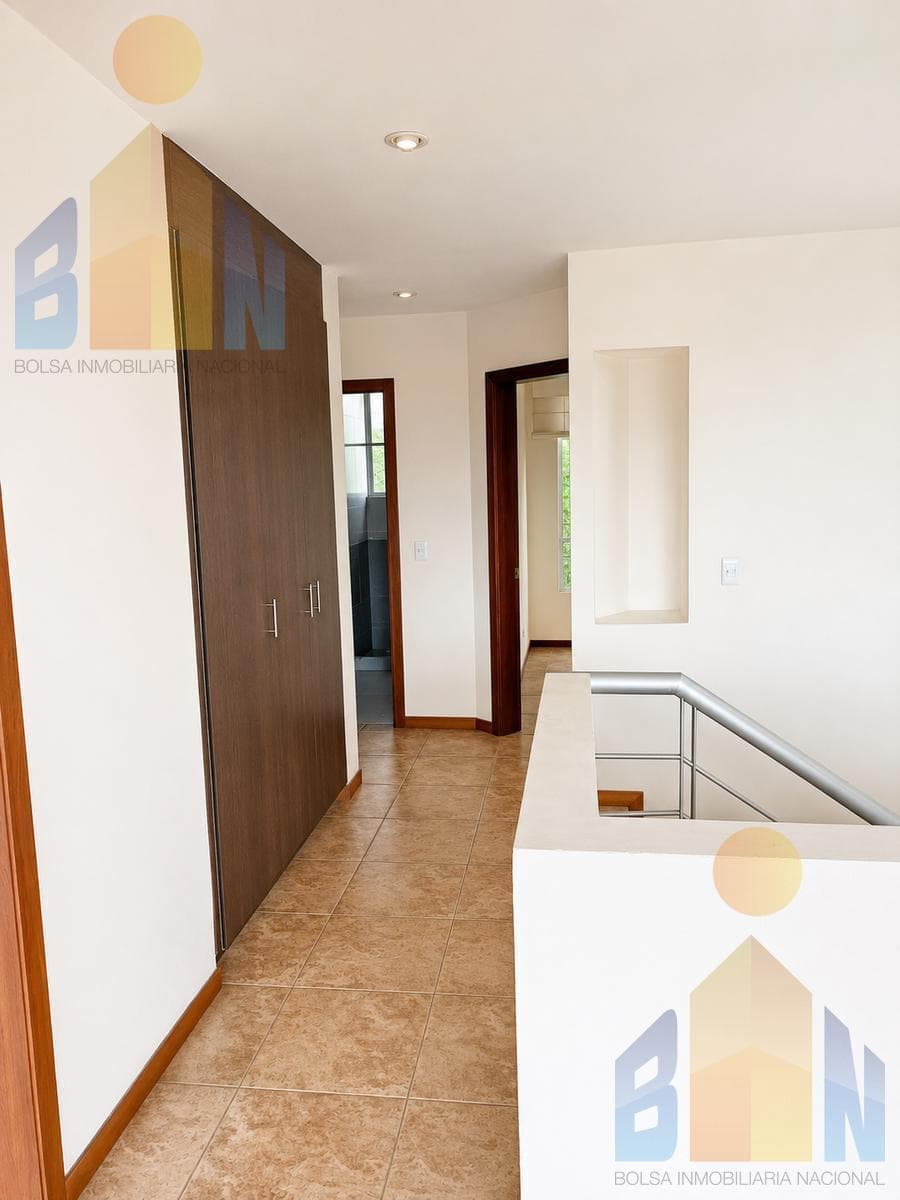 Casa Esquinera de Venta en Nayón: Seguridad, Luz Natural y Tranquilidad Familiar — imagen 10