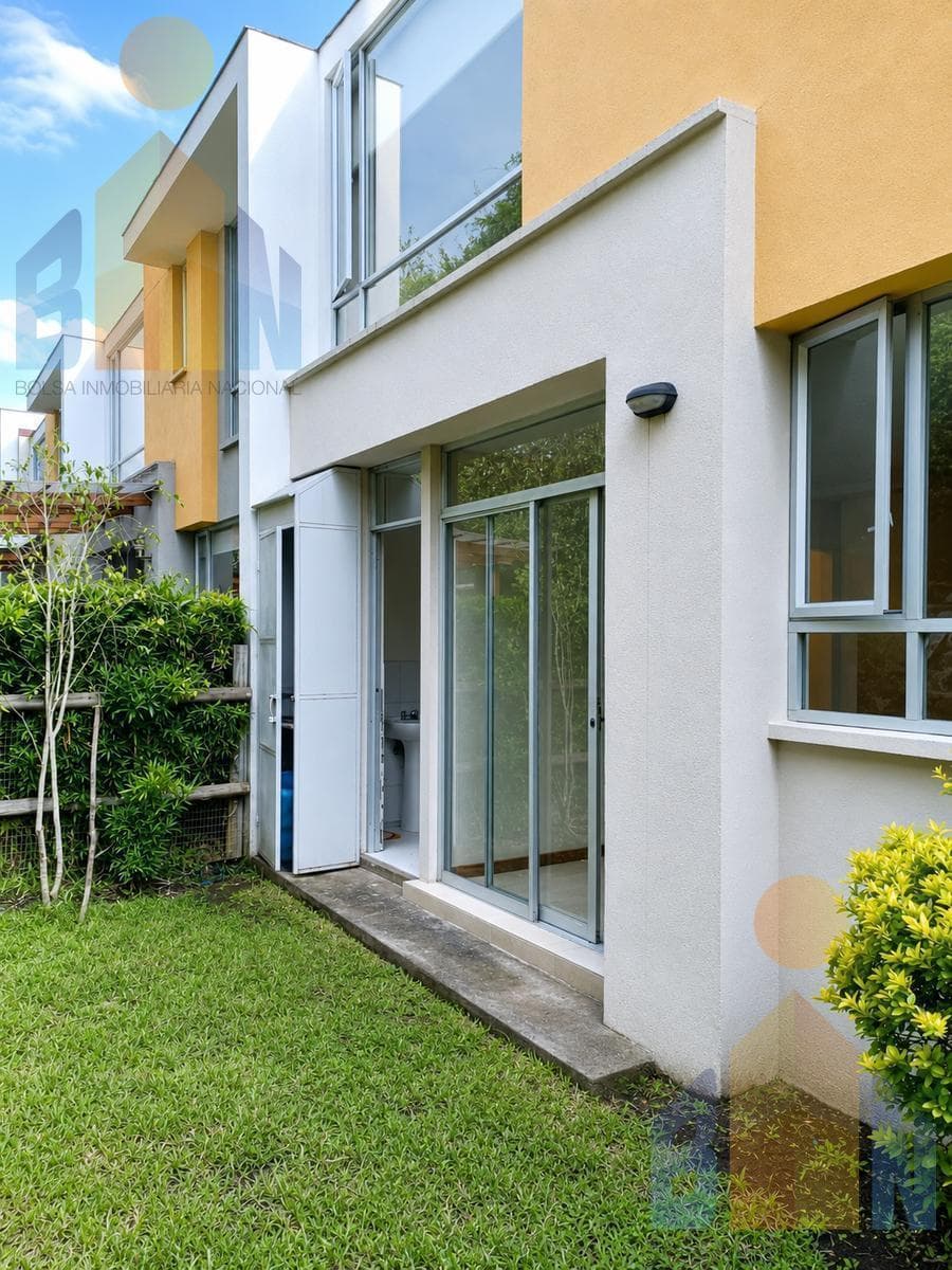 Casa Esquinera de Venta en Nayón: Seguridad, Luz Natural y Tranquilidad Familiar — imagen 8