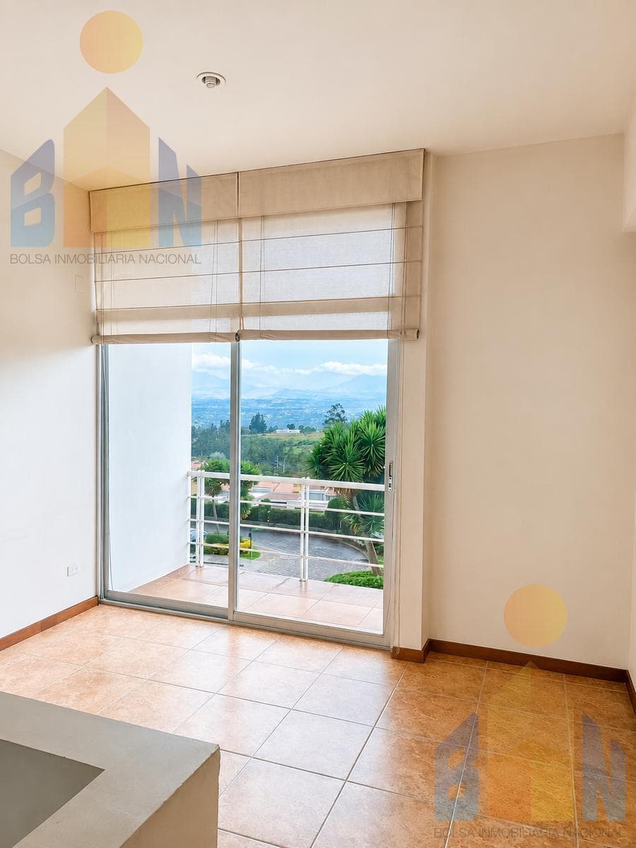 Casa Esquinera de Venta en Nayón: Seguridad, Luz Natural y Tranquilidad Familiar — imagen 6