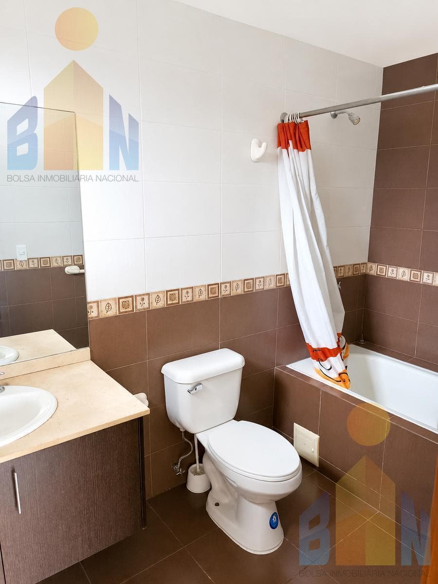 Casa Esquinera de Venta en Nayón: Seguridad, Luz Natural y Tranquilidad Familiar — imagen 5