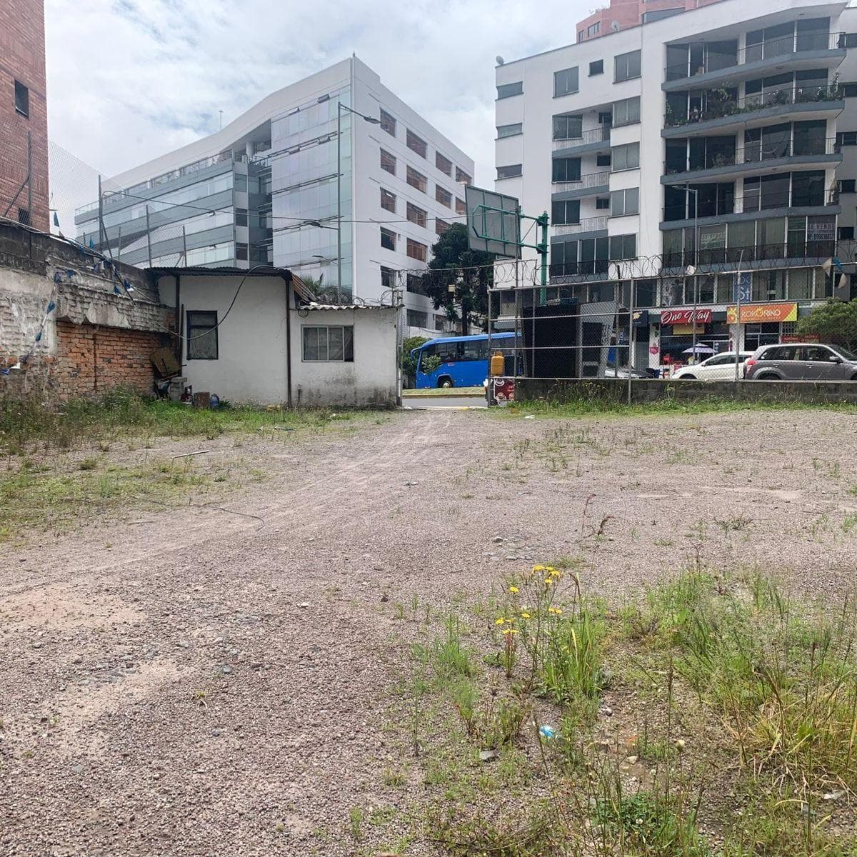 Coruña Venta Terreno Esquinero 332 m² La Coruña y Colon, Se Encuentra Rentado con un Buen Retorno — imagen 1