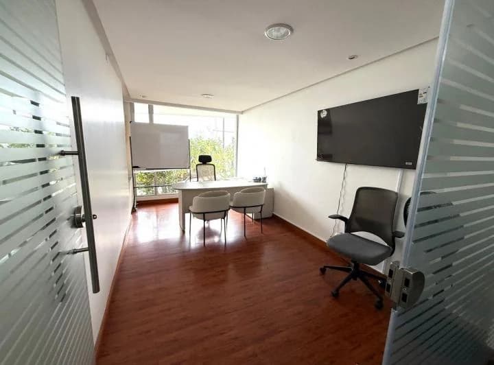 Cumbayá Vendo o Rento Oficina Moderna 86 m², 116 m² Total, 3 Parqueos Cubiertos — imagen 1