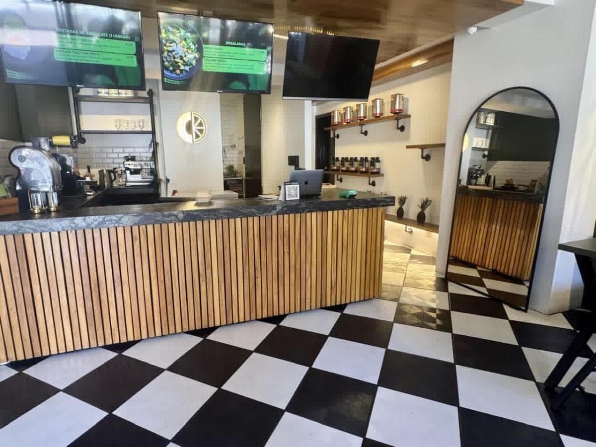 Vendo Cafetería en La Av Rep. del Salvador (Centro Norte Quito) — imagen 7