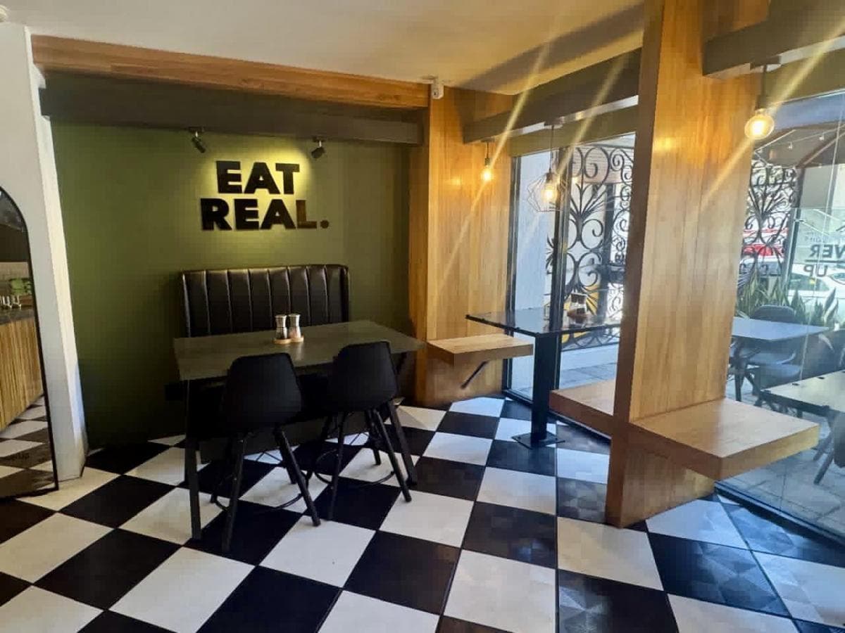 Vendo Cafetería en La Av Rep. del Salvador (Centro Norte Quito) — imagen 5
