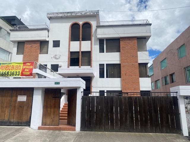 En Quito Tenis Venta Propiedad Terreno o Vivienda Unifamiliar 4 Deptos. y Casa Amplia Calle Feijóo — imagen 10