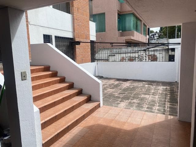 En Quito Tenis Venta Propiedad Terreno o Vivienda Unifamiliar 4 Deptos. y Casa Amplia Calle Feijóo — imagen 8