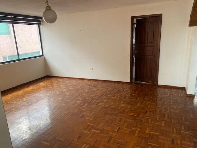 En Quito Tenis Venta Propiedad Terreno o Vivienda Unifamiliar 4 Deptos. y Casa Amplia Calle Feijóo — imagen 5