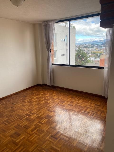 En Quito Tenis Venta Propiedad Terreno o Vivienda Unifamiliar 4 Deptos. y Casa Amplia Calle Feijóo — imagen 3