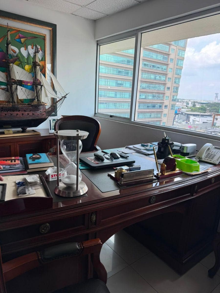 Vendo Oficina en Trade Building, Guayas — imagen 1