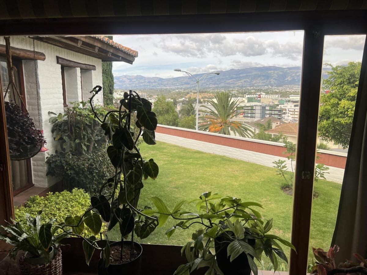Venta Casa en cumbayá(La Primavera) en Urbanización Privada — imagen 2