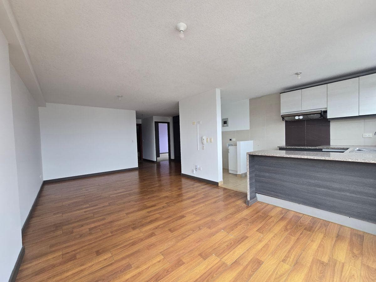Venta Departamento en Quito Sector Monteserrín a Una Cuadra de Las Azucenas — imagen 7