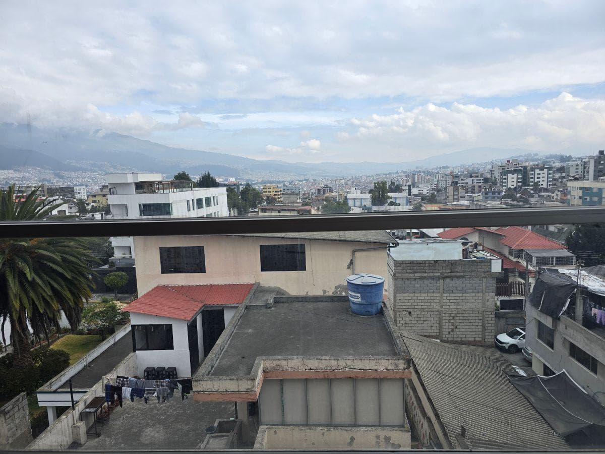Venta Departamento en Quito Sector Monteserrín a Una Cuadra de Las Azucenas — imagen 3