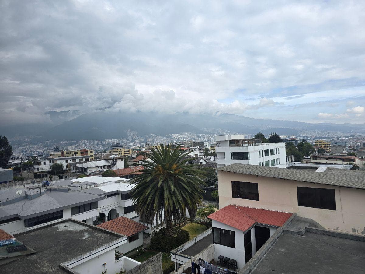 Venta Departamento en Quito Sector Monteserrín a Una Cuadra de Las Azucenas — imagen 2