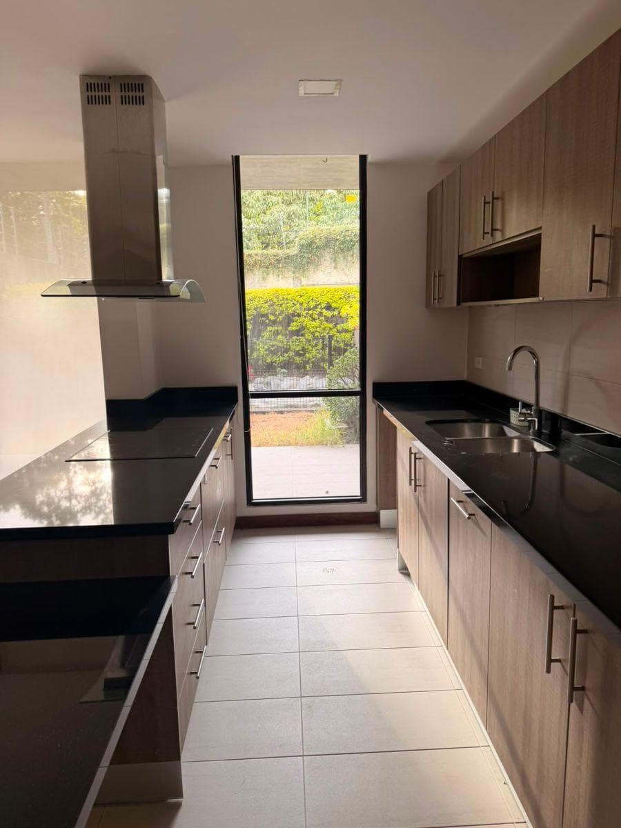 Vendo o Rento Departamento Cumbayá — imagen 9