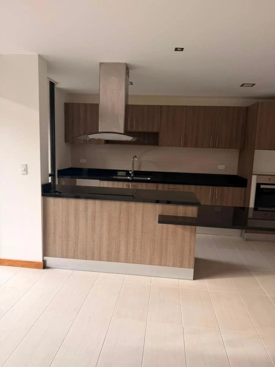Vendo o Rento Departamento Cumbayá — imagen 8