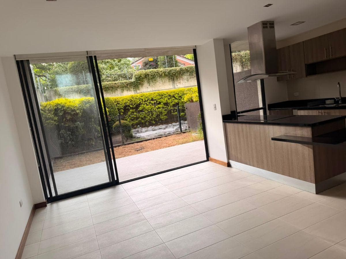 Vendo o Rento Departamento Cumbayá — imagen 3