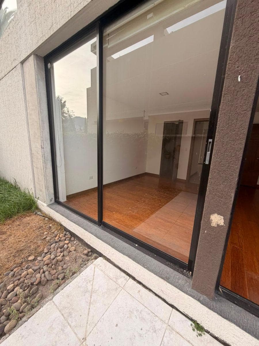 Vendo o Rento Departamento Cumbayá — imagen 2