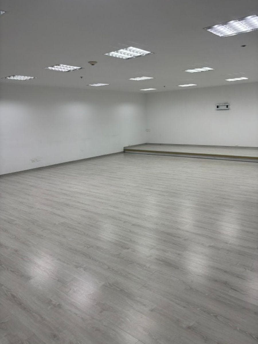 Vendo Local Comercia en La Av La Coruña — imagen 9