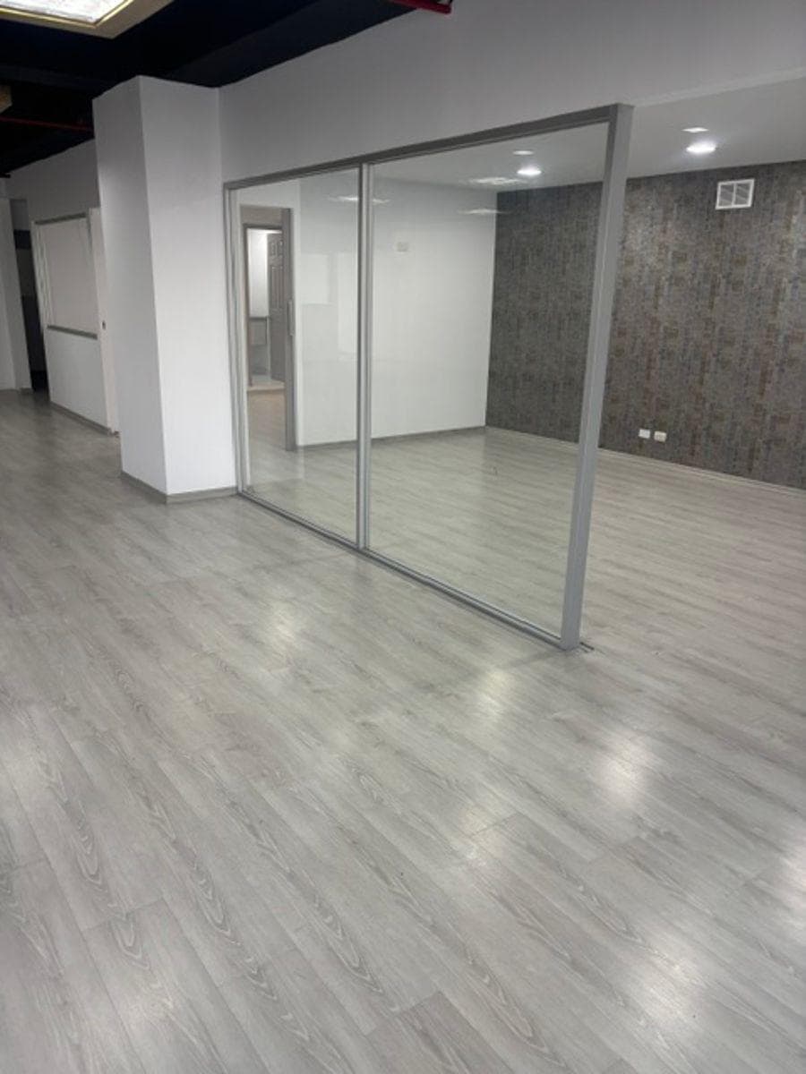 Vendo Local Comercia en La Av La Coruña — imagen 8