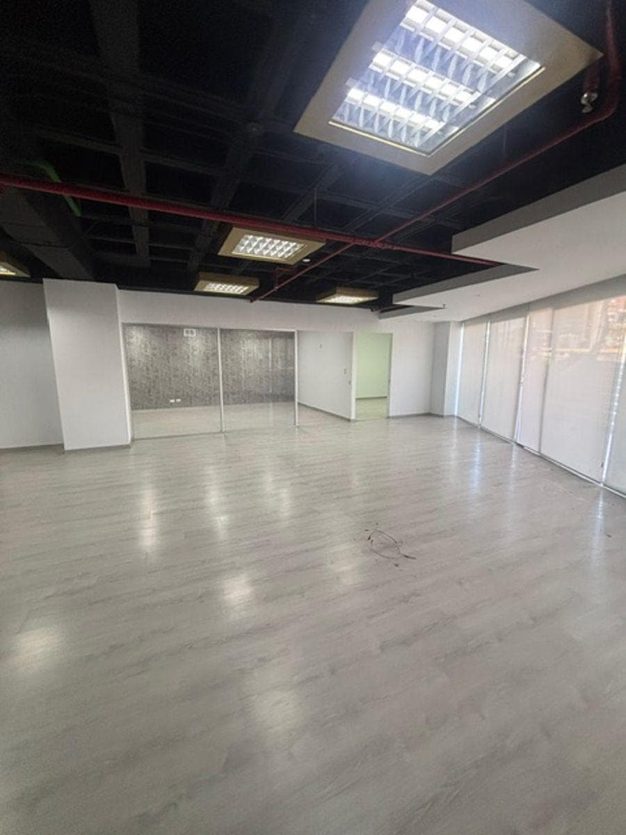 Vendo Local Comercia en La Av La Coruña — imagen 3