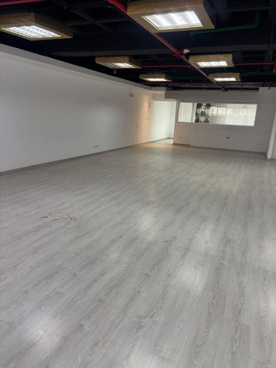 Vendo Local Comercia en La Av La Coruña — imagen 2