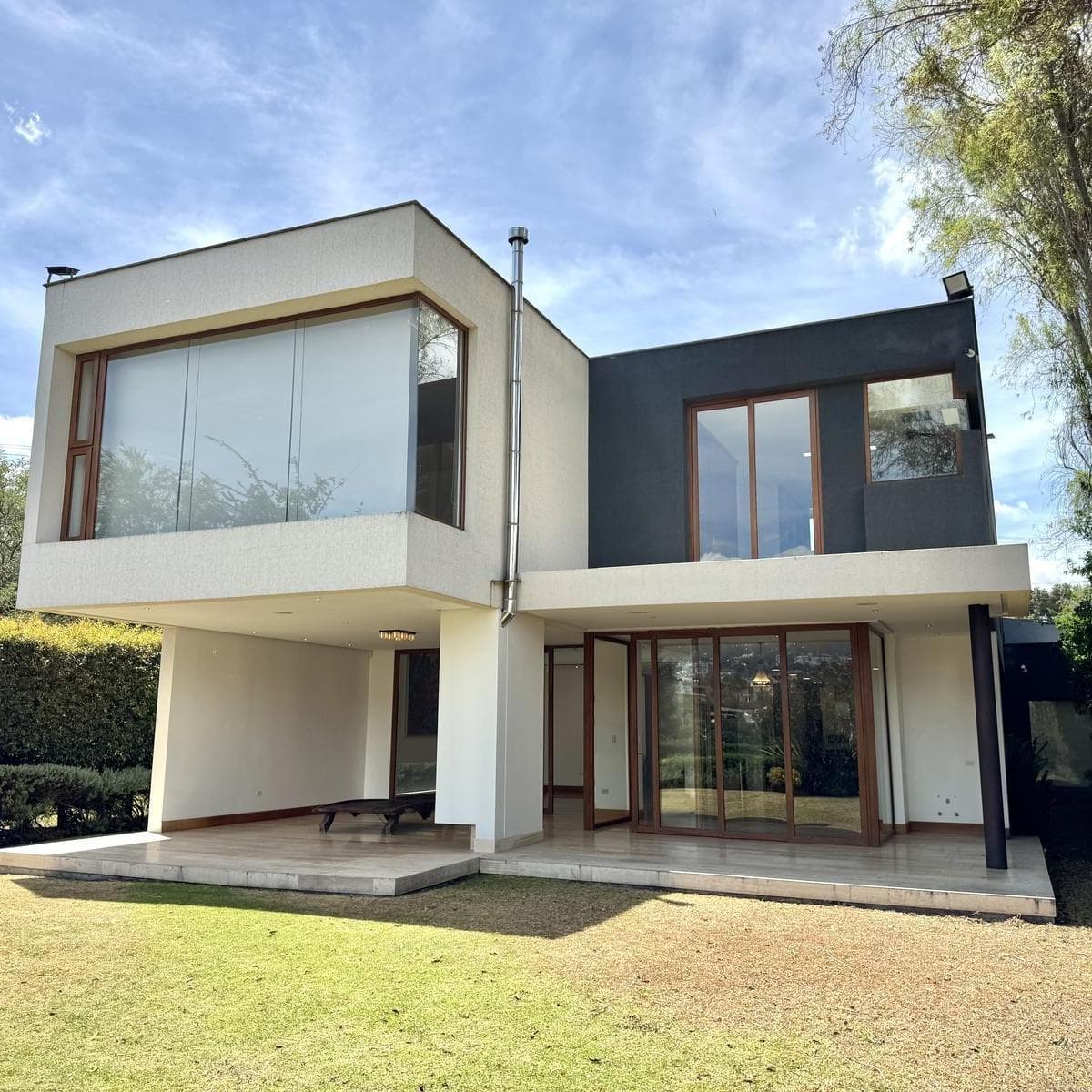 Cumbaya - Sector La Viña Casa en Venta 560 m² Construccion y 300 m² Jardin — imagen 1