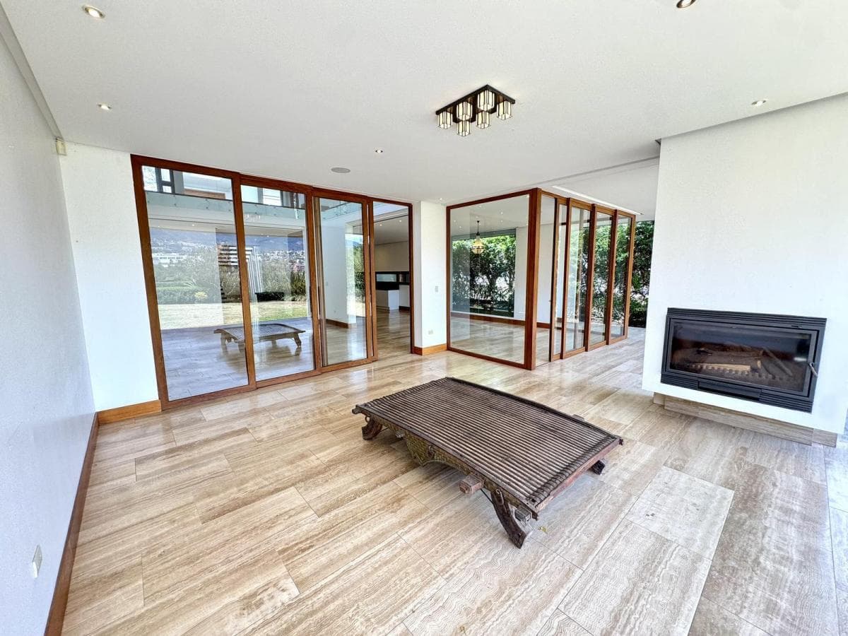 Cumbaya - Sector La Viña Casa en Venta 560 m² Construccion y 300 m² Jardin — imagen 3