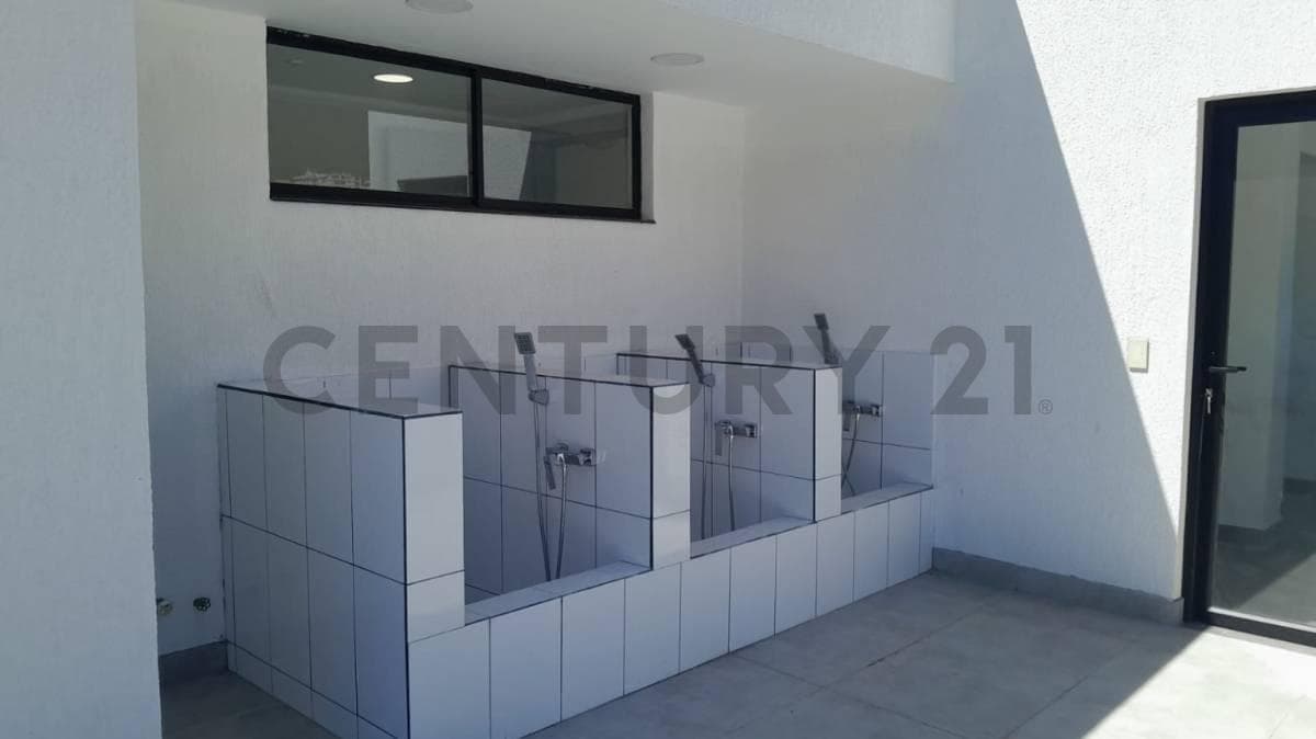 De Venta en La Gasca Local Comercial a Pocos Pasos de La Av Principal — imagen 2