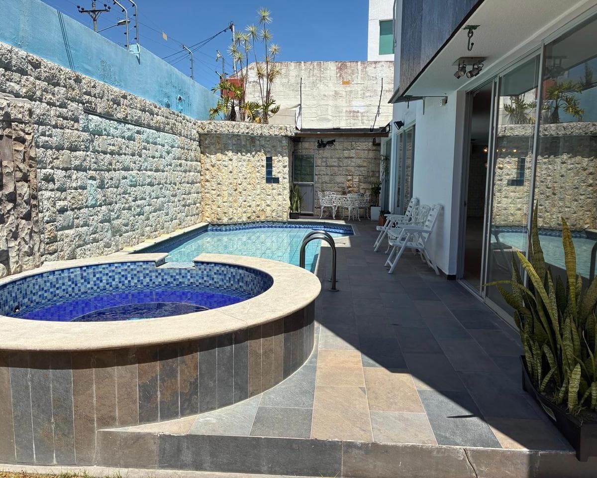 Mga / Venta Casa Rentera, Ideal Para Negocios, Cumbaya — imagen 1