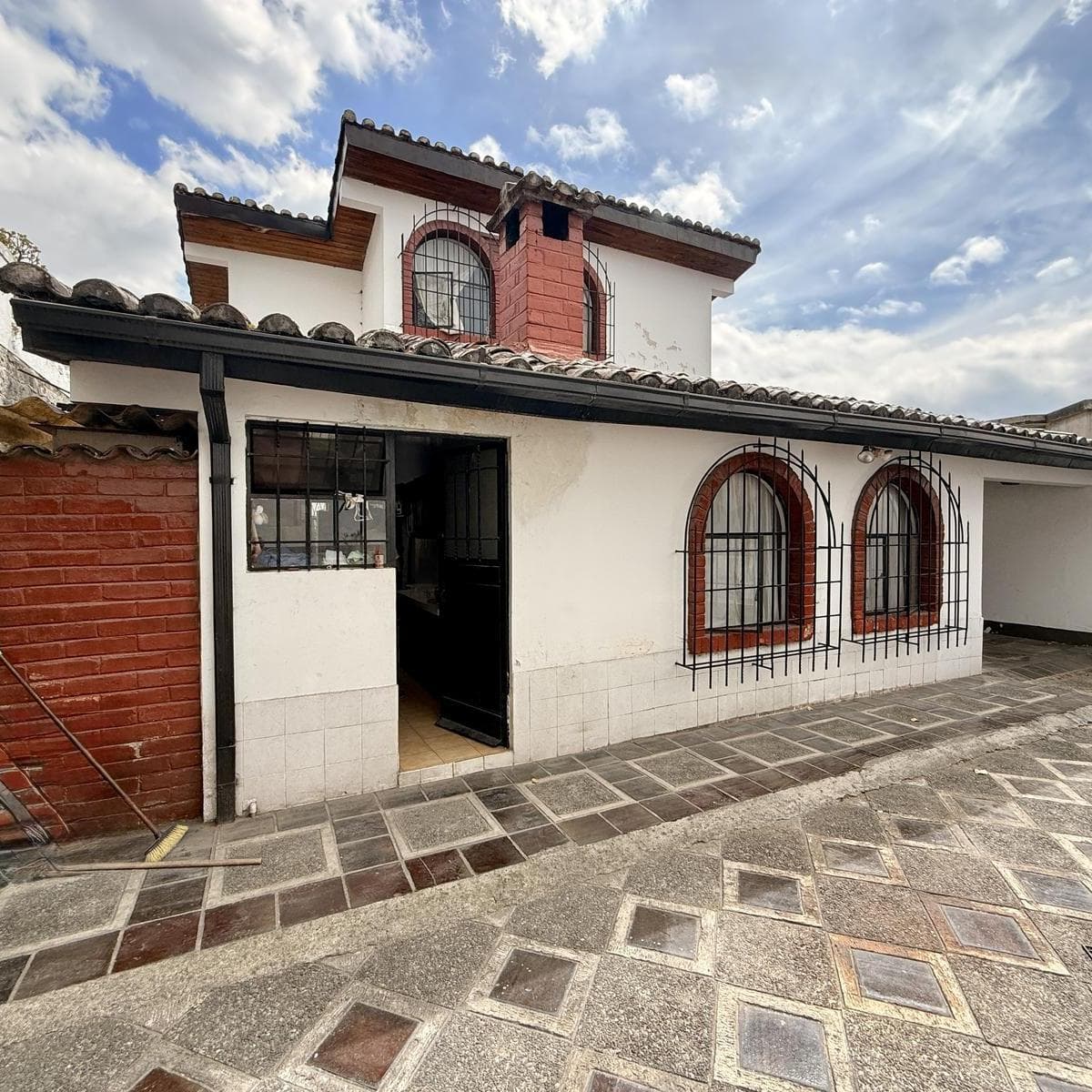 Casacasa en Venta | 4 Dorm. con Patios - Sector San Fernando - Quito — imagen 1