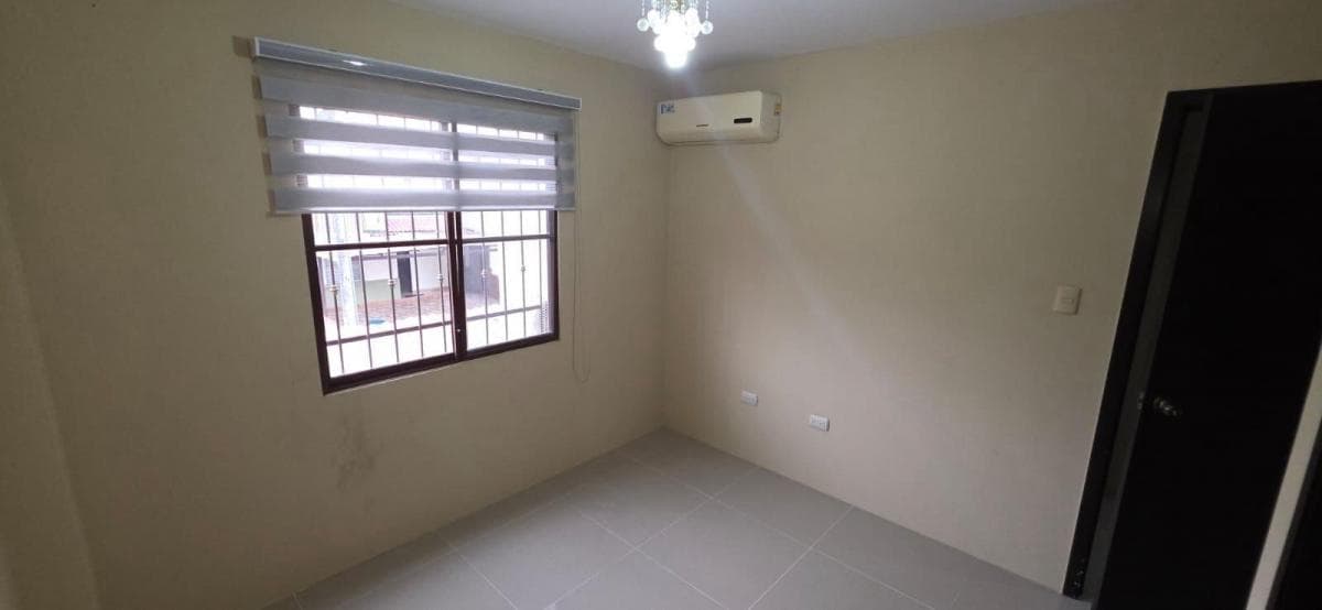 Casa en Venta, Urbanizacion La Rioja Etapa Almeria, Maxb, Guayas — imagen 2