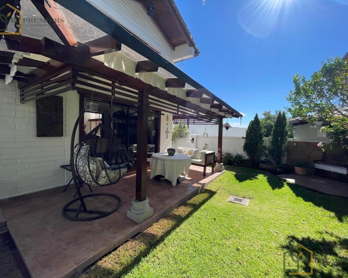 Se Vende Casa en Urbanización Privada en Cumbayá - Sector Jacaranda — imagen 1