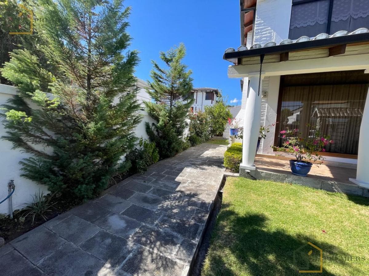 Se Vende Casa en Urbanización Privada en Cumbayá - Sector Jacaranda — imagen 8