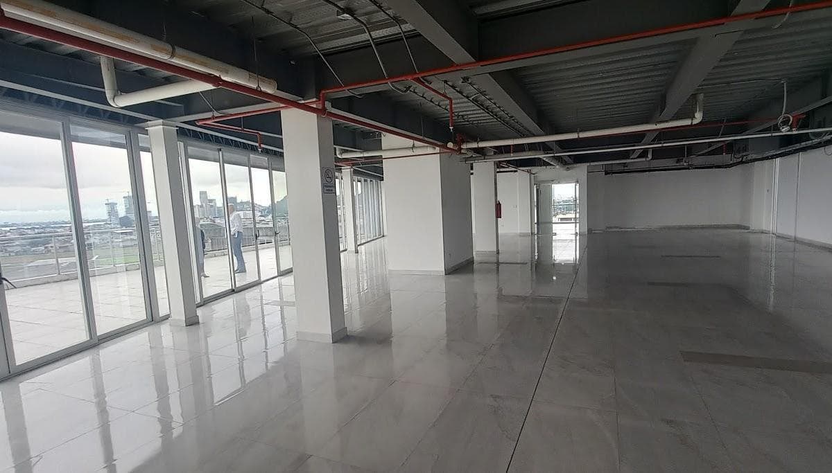 Oficina de Estreno con Terraza Privada en Av de Las Americas, Guayas — imagen 1