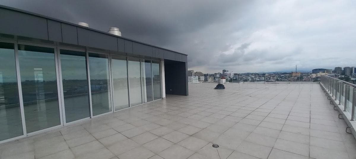 Oficina de Estreno con Terraza Privada en Av de Las Americas, Guayas — imagen 9